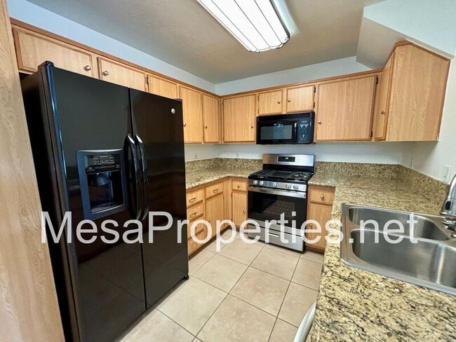 Photo - 932 W Arrow Hwy