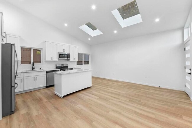 Photo - 739 N Formosa Ave Unit 739