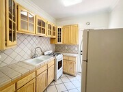 Kitchen - 632 N Sycamore Ave Unit 10