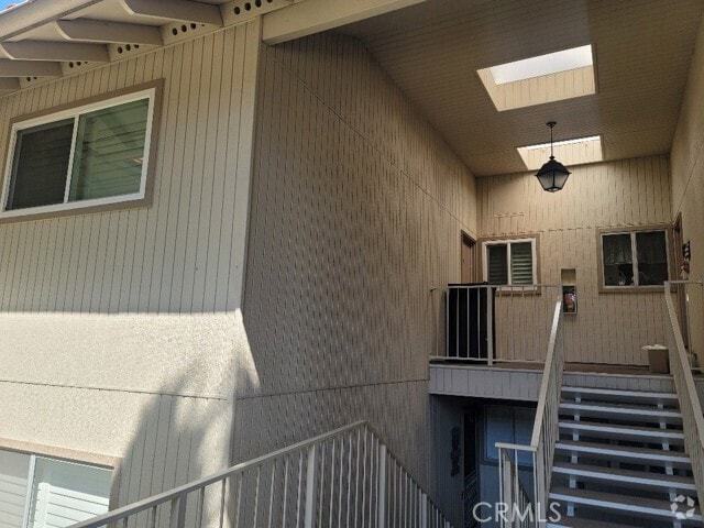 Building Photo - 2185 Via Mariposa W Rental