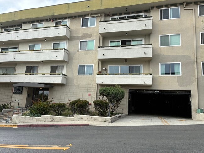 Building Photo - 1600 Ardmore Ave Unit 1600 Ardmore Avenue