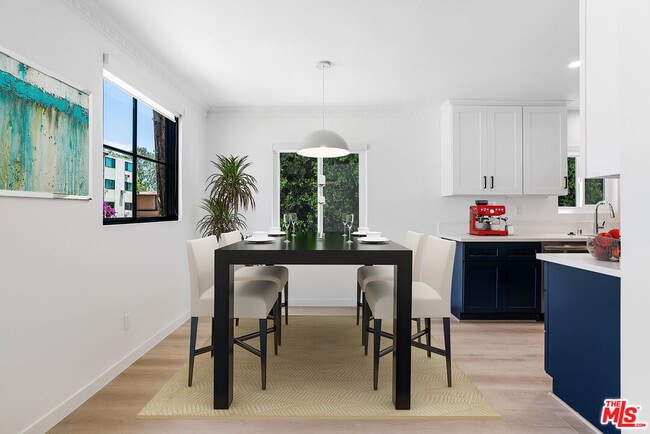 Photo - 527 S Barrington Ave Unit 8