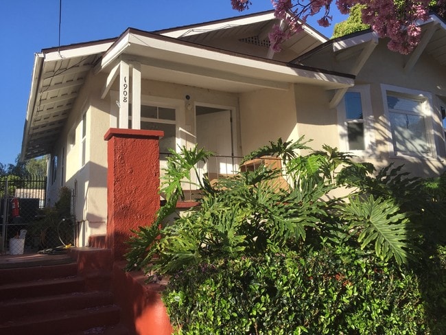 Single home - 1908 Bellevue Ave