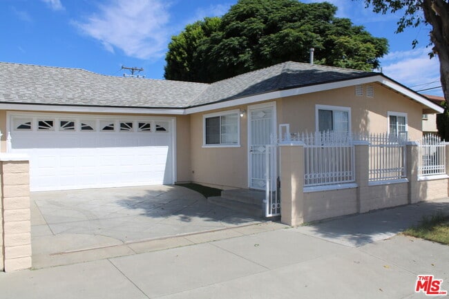 Building Photo - 1402 Celis St Rental