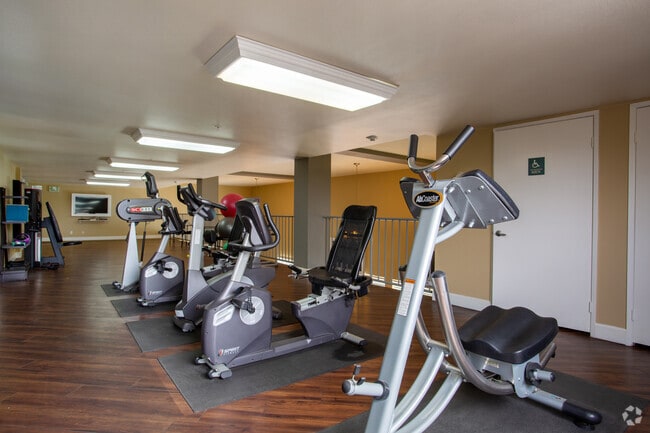 Fitness Center - The Huntington Breeze