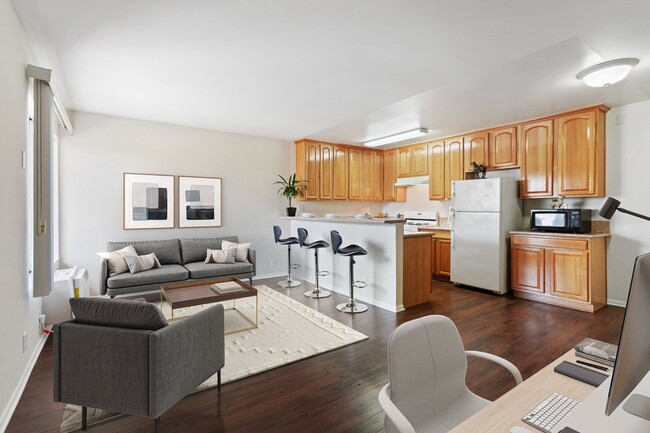 Building Photo - 721 W 30th St Unit 20