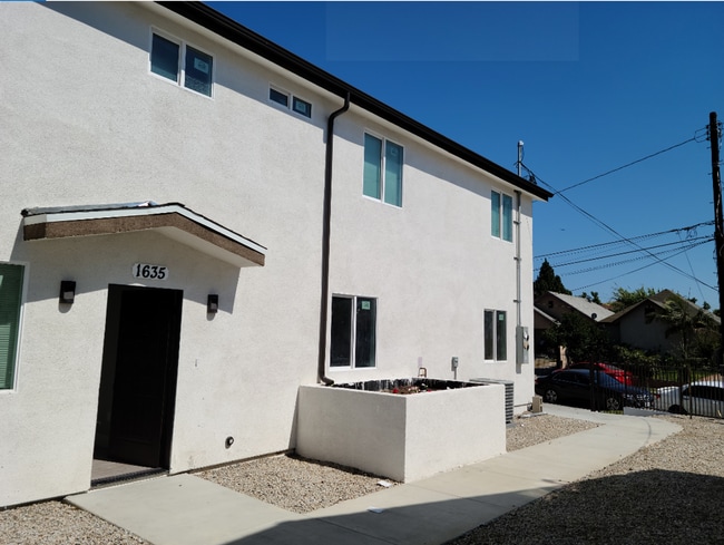 Building Photo - 33(1635) Unit 33(1635F)