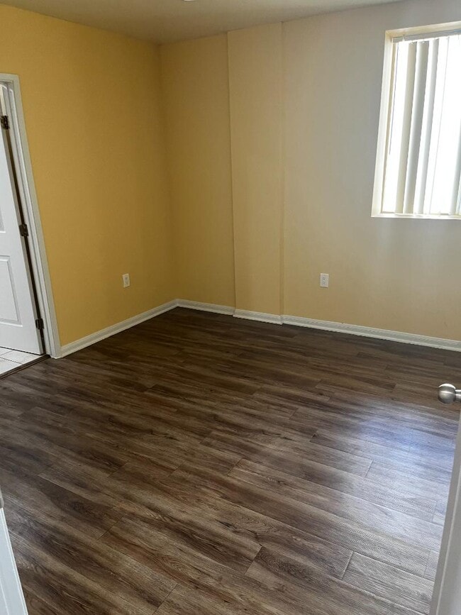 Photo - 14537 Archwood St