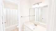 Photo - 946 W 220th St