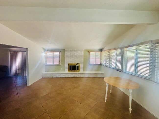 Photo - 38416 Pond Ave