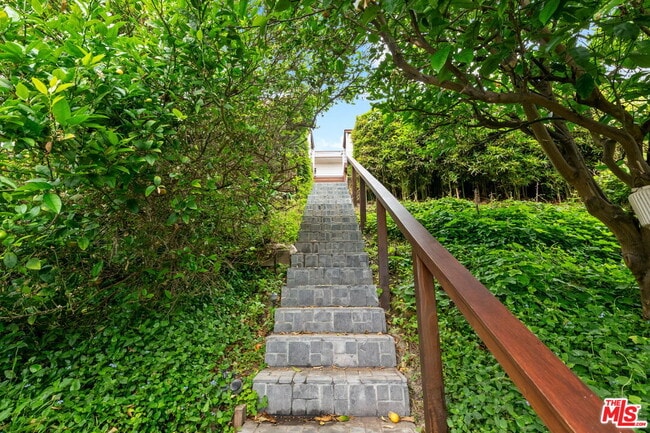 Photo - 25143 Malibu Rd