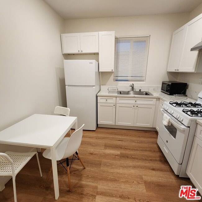 Photo - 341 S Western Ave Unit 2