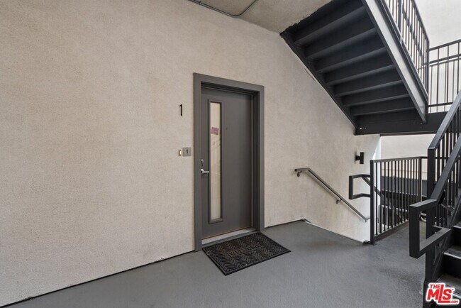 Photo - 5114 Cahuenga Blvd Unit 3