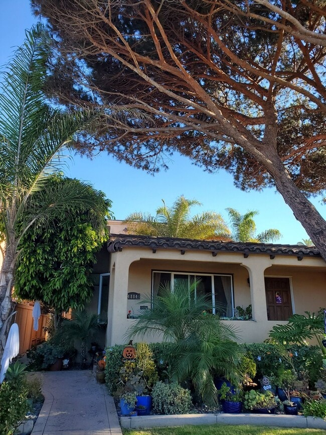 Photo - 2 story condo with private balcony & roof deck - blocks from the Beach Unit B