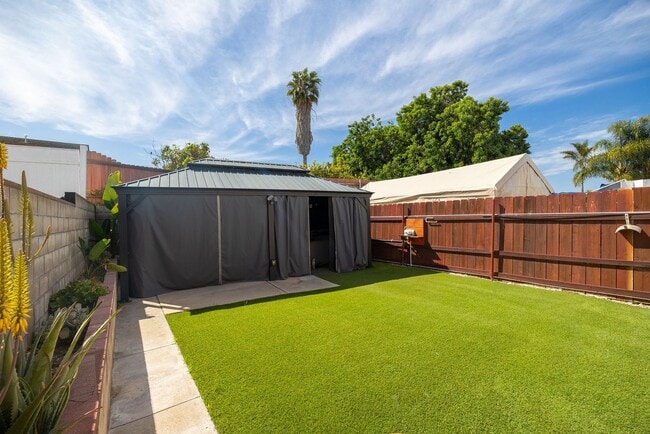 Building Photo - Cozy, perfectly located 2 bedroom unit in San Diego!