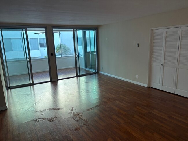 Living room/sunroom - 8701 Delgany Ave Unit 111