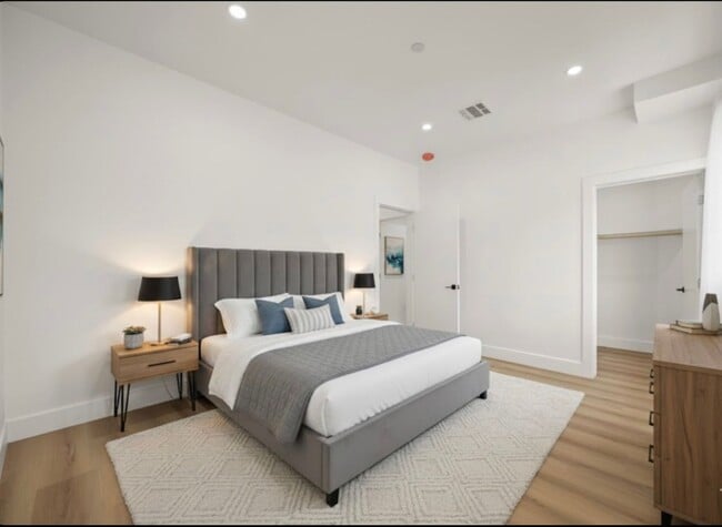 Photo - 910 N Hudson Ave Unit #910