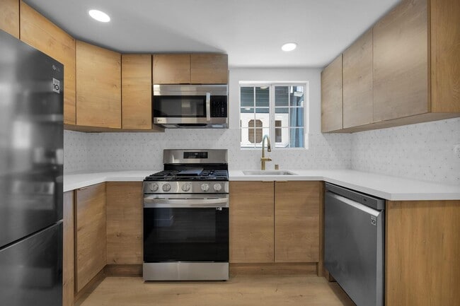 Building Photo - 4554-58 North Ave Unit 4552 #7