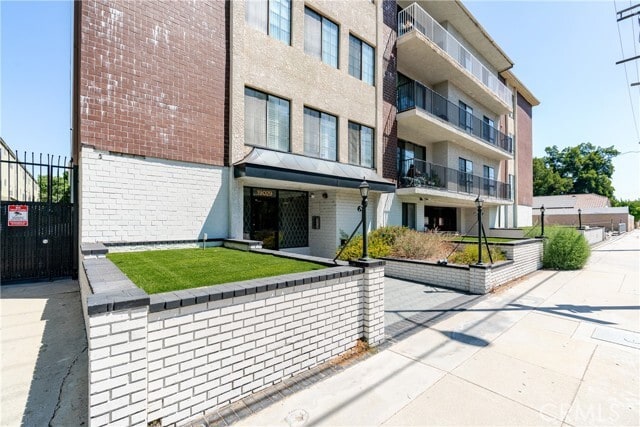 Building Photo - 19029 Nordhoff St Unit 108 Rental