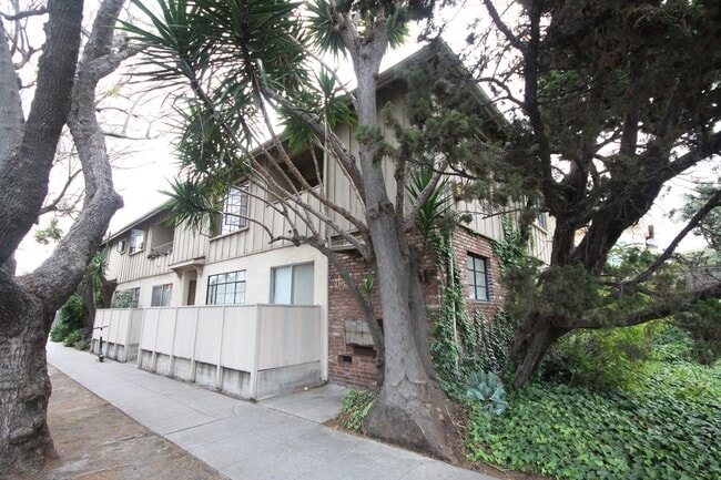 Building Photo - 11061 Missouri Ave Unit 3