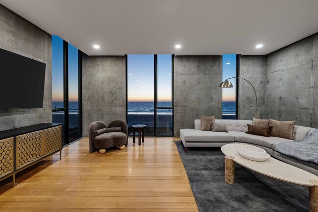 Photo - 1812 The Strand