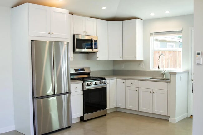 Photo - 5246 Canoga Ave