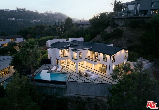 Building Photo - 2608 Zorada Dr