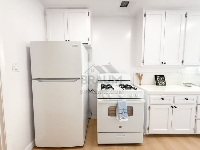 Photo - 7339 Woodman Ave Unit 2