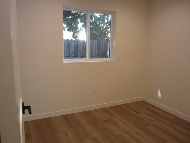 Photo - 14747 Friar St