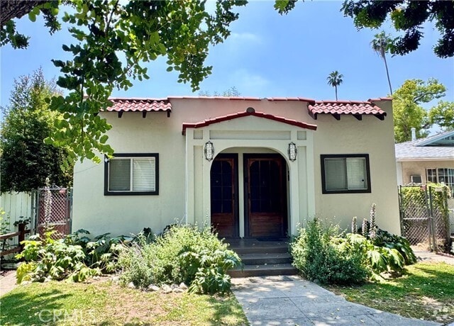 Building Photo - 707 El Centro St Rental