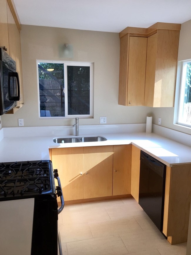 Photo - 6915 De Longpre Ave Unit 6915 De Longpre Ave