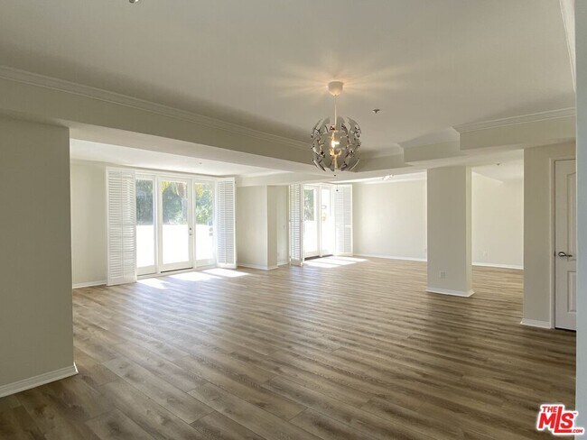 Building Photo - 11099 Ophir Dr Unit 305