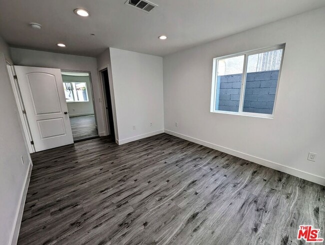 Photo - 753 1/2 E Adams Blvd