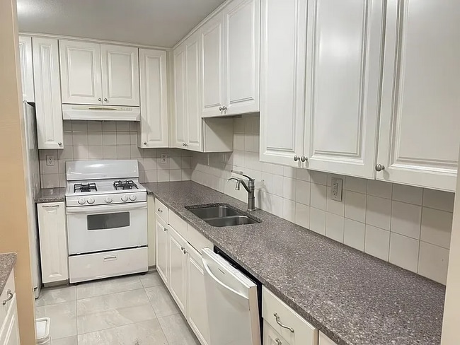 Photo - 660 Golden Springs Dr Unit B