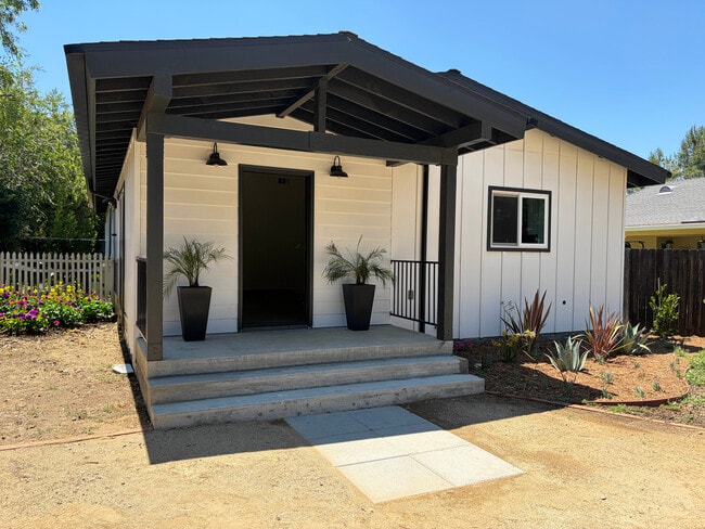Front of Property - 19334 Topham St