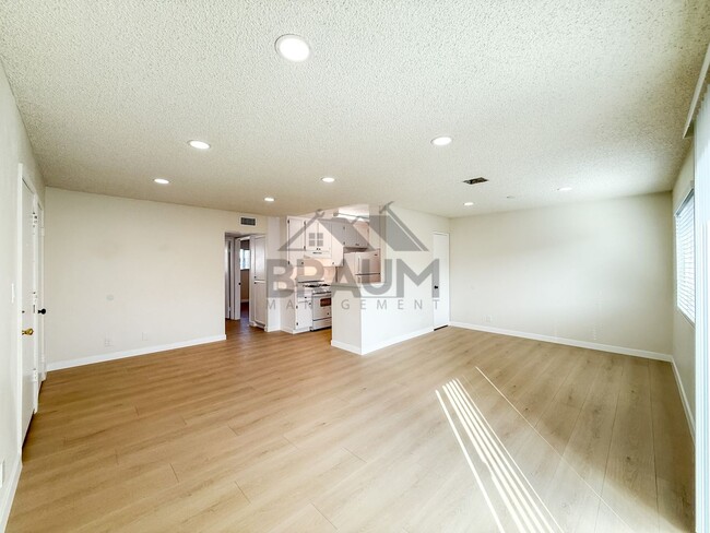 Photo - 14801 Delano St Unit 9