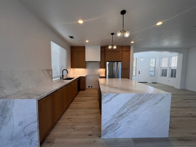 Newly Renovated Modern 3-Bedroom Home with... - Newly Renovated Modern 3-Bedroom Home with...