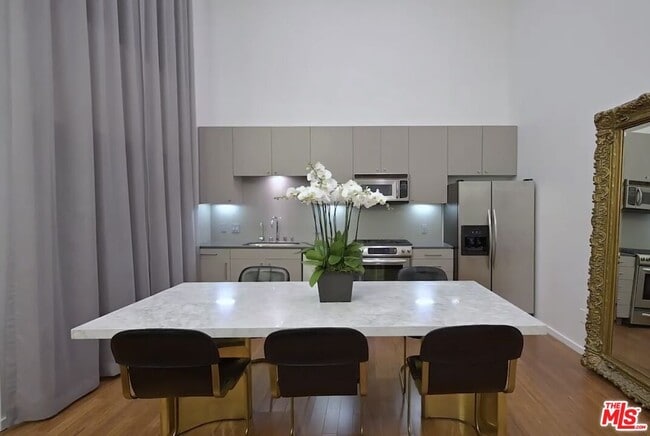 Photo - 7062 Hawthorn Ave Unit A1