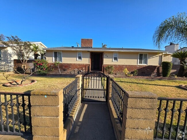 Building Photo - 706 W Orangethorpe Ave Rental