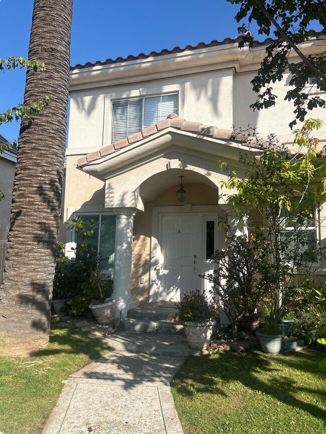 Photo - Cozy 2-bedroom Suites Condo in the most de... Unit A