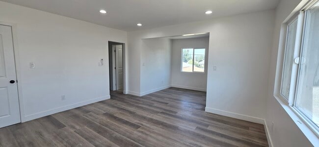 Photo - 833 E 92nd St Unit #4