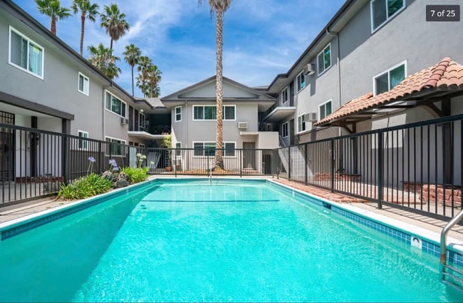 Photo - 5008 Hazeltine Ave Unit 5