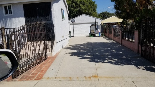 Photo - 1004 S Bruce Ln