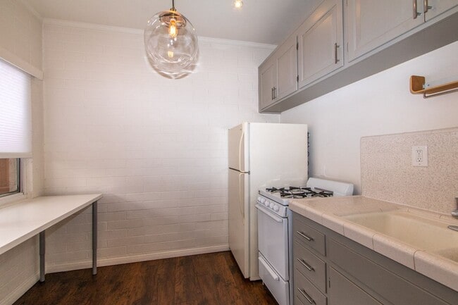 Photo - Charming Studio with Mid Century Touches in Ocean Beach/Point Loma ! Unit 4486