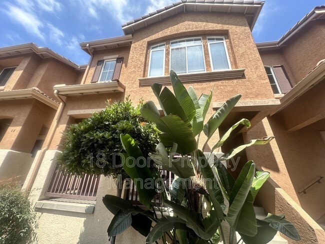 Building Photo - 926 Camino De La Reina Unit 63