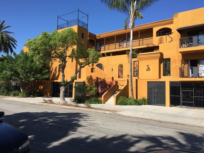Photo - 828 N Hudson Ave Condo Unit 204