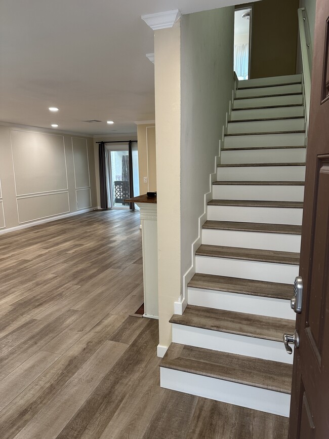 Photo - 715 E Acacia Ave Townhome