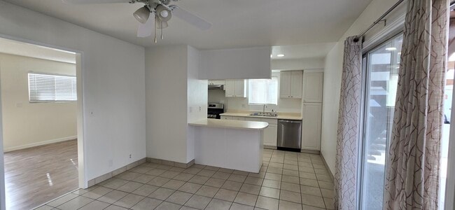 Building Photo - 1915 Dufour Ave Unit 1915 Dufour Apt A