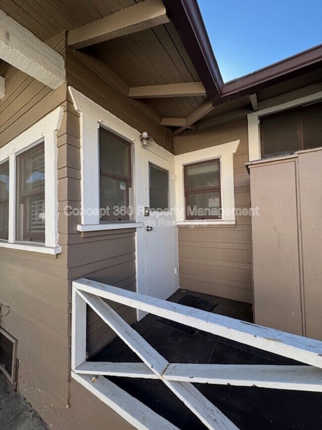 Photo - 3811 E 10th St