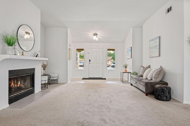 Photo - 475 Heritage Ln